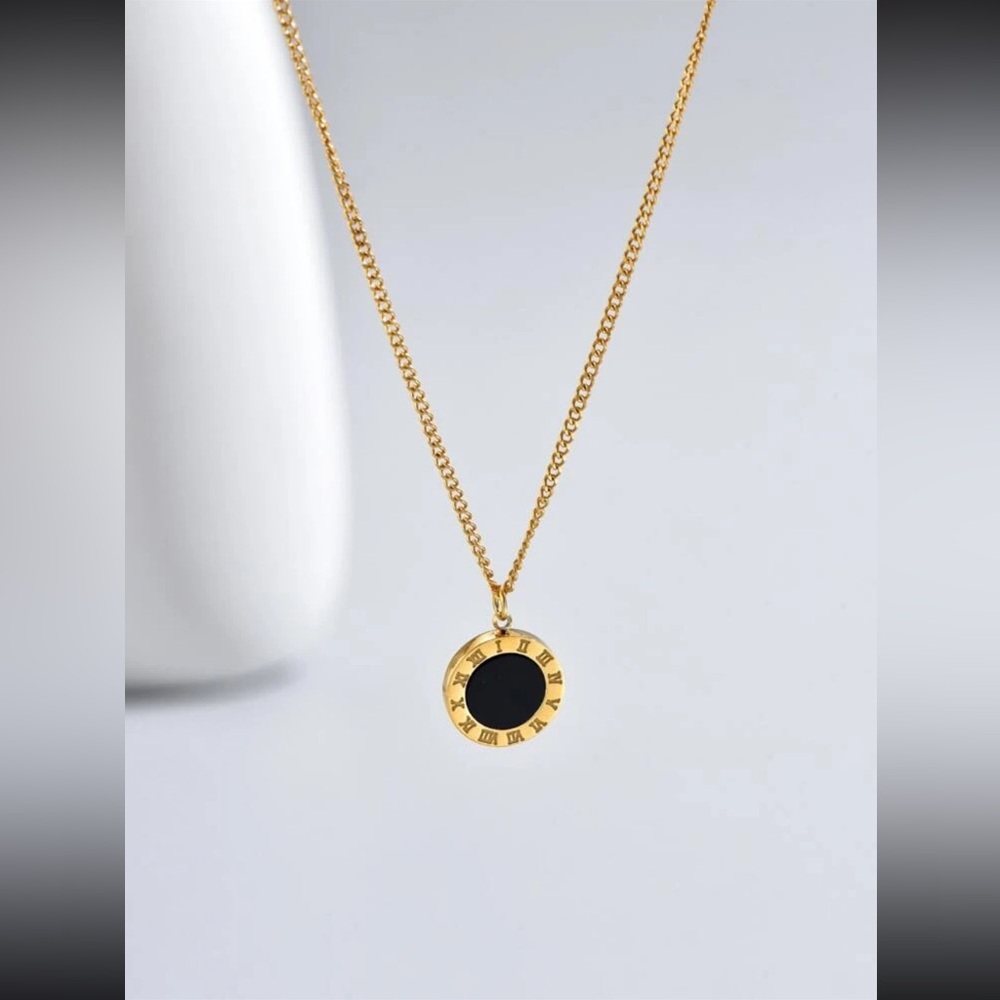 Roman Numerals Black Acrylic Round Pendant Women Necklace For Woman